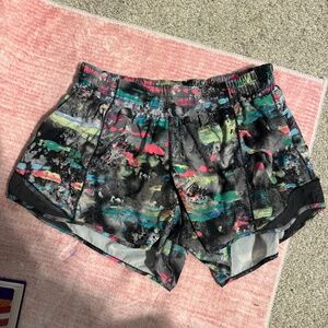 Lululemon Multi Hotty Hot Shorts 4 inch Low Rise perfect condition size 10